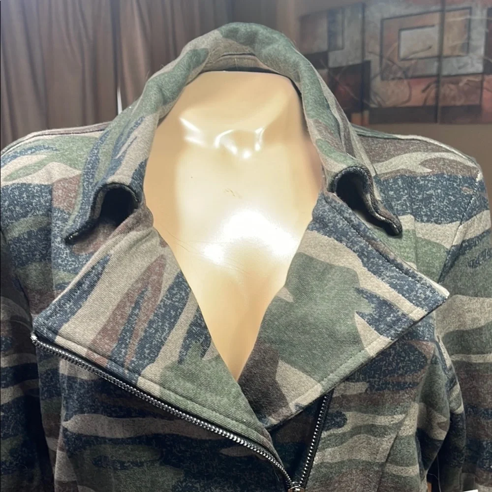 LuLaRoe Camouflage Cropped Moto Jacket Sz L